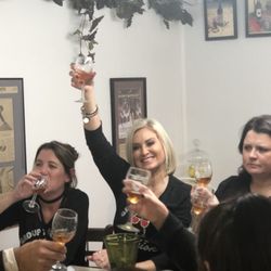 Tacky Wine Tour - Cheers