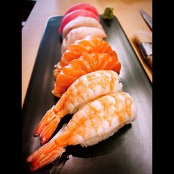 Oma'Oma'O Poke & Sushi - Ebi,salmon,yellowtail,tuna nigiri. :)