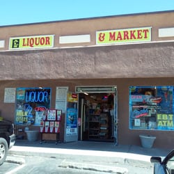 Al's Liquor & Market - The storefront.