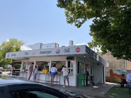 Milt's Stop & Eat by null