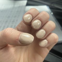 The nails are bubbly, VERY bumpy and the thickest I've ever got on acrylic nails.