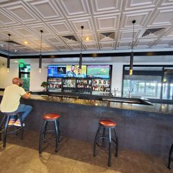Topclass Jamaican Bar & Grill - Full bar with wine, beer, and alcohol.