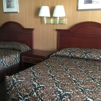 Relax Inn - Guest Room - Hotels Near Me - Belle Vernon, Pennsylvania Relax Inn - Guest Room - Hotels Near Me - Belle Vernon, Pennsylvania