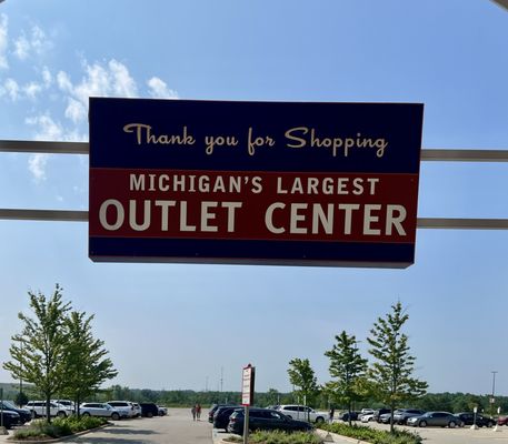 Great Lakes Crossing Outlets by null