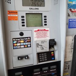 Marathon Gas Station - I'm happy!  filled my tank to almost 13 gallons for $33.00 = gas price 2.629