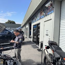 Innovative Street Lights - Innovative streetlight shop and staff
