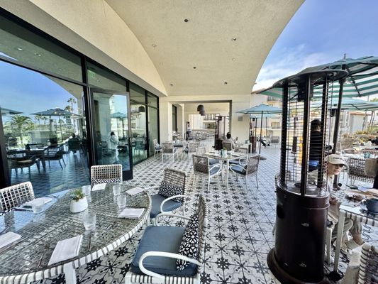 AVEO Table + Bar by null