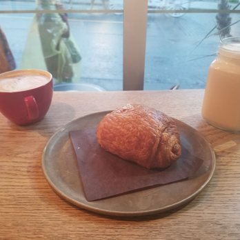 La Maison Smith - London fog, cafe late and chocolate croissant - Cafes Near Me - Quebec City, Quebec La Maison Smith - London fog, cafe late and chocolate croissant - Cafes Near Me - Quebec City, Quebec