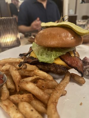 Darfons Restaurant + Bar by null