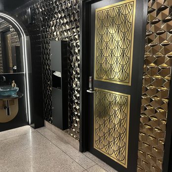 CVI.CHE 105 - This was THE BATHROOM. THE BATHROOM. - Peruvian Near Me - Miami, Florida CVI.CHE 105 - This was THE BATHROOM. THE BATHROOM. - Peruvian Near Me - Miami, Florida