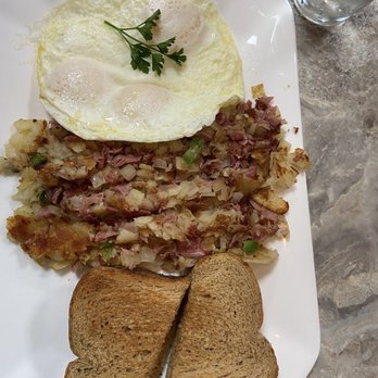 Avi'ari Cuisine - Corned beef hash over easy egg and toast - Breakfast & Brunch Near Me - Shelby Township, Michigan