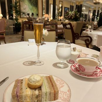 The Promenade - Cafes Near Me - London, XGL The Promenade - Cafes Near Me - London, XGL