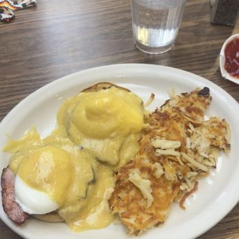 Heidi's Of Gresham - Tradition Benedict. - American Near Me - Gresham, Oregon