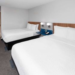Microtel Inn & Suites by Wyndham Janesville - Guest room