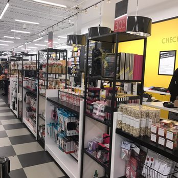 Bloomingdale's Outlet - Department Stores Near Me - Orange, California