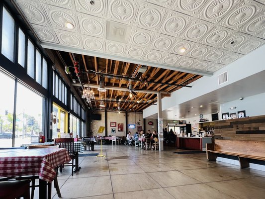 Gus's World Famous Fried Chicken by null