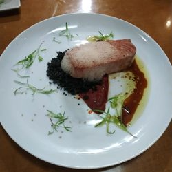 Abaceria La Familia - Lomo de atun con espuma de piquillo