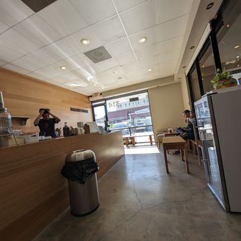 Dolce Vita - a view of a coffee shop - Coffee & Tea Near Me - Los Angeles, California