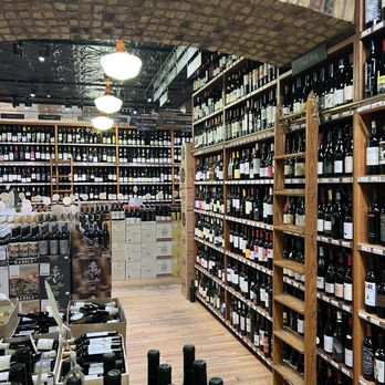 Martha's Vineyard - Beer, Wine & Spirits Near Me - Grand Rapids, Michigan