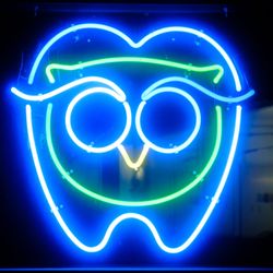 Kenmore Smiles Family Dentistry - Neon window sign