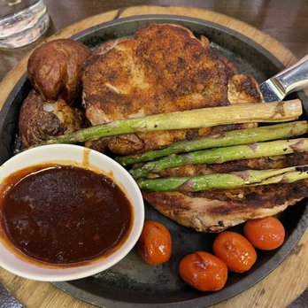 Amsterdam Barrel House - a plate of food on a table - Breweries Near Me - Toronto, Ontario Amsterdam Barrel House - a plate of food on a table - Breweries Near Me - Toronto, Ontario