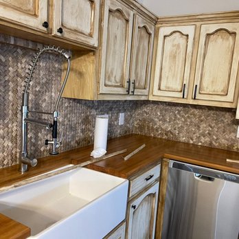 Smr Flooring - a kitchen with a sink and dishwasher - Flooring Near Me Smr Flooring - a kitchen with a sink and dishwasher - Flooring Near Me
