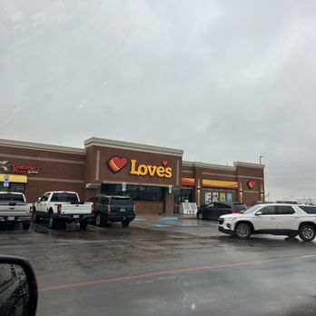 Love's Travel Stop - cars parked in front of a love's travel stop - Convenience Stores Near Me - Denton, Texas Love's Travel Stop - cars parked in front of a love's travel stop - Convenience Stores Near Me - Denton, Texas
