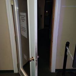 Leo's Place Restaurants - The sign says the door is to remain closed at all times unless a member of staff is present. Clearly enforced.