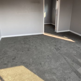 Modern Floors - an empty room with carpeting - Shades & Blinds Near Me - Coos Bay, Oregon