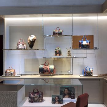 Louis Vuitton - Luggage Near Me - Paris, 75 Louis Vuitton - Luggage Near Me - Paris, 75