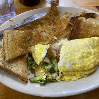 Carolyn's Cafe - Vegetable omelette without mushrooms and cheese per my request - Cafes Near Me - Hungry Horse, Montana