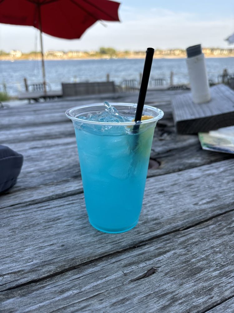 The Weekend Lakeside Bar & Grill Logo