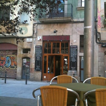 Tantarantana - Front entrance view from front patio - Spanish Near Me - Barcelona, B Tantarantana - Front entrance view from front patio - Spanish Near Me - Barcelona, B