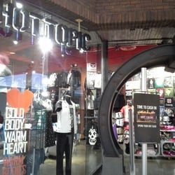 Hot Topic - Hot Topic WILLOWBROOK Mall Wayne NJ. Upper Level