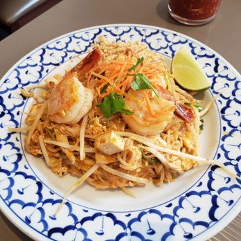 Bua Thai Restaurant - Shrimp pad thai - Thai Near Me - Etobicoke, Ontario