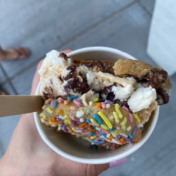 HELLO ROBIN - Updated February 2026 - 315 Photos & 149 Reviews - 2570