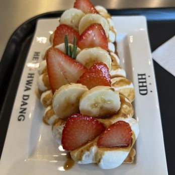 Heuk Hwa Dang - Strawberry banana croffle - Desserts Near Me - Milpitas, California