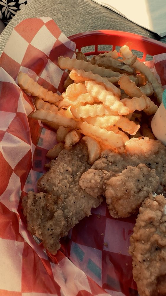 TRADEWINDS RESTAURANT AND BAR Updated November 2024 66 Photos & 23