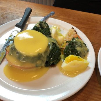 Ms. Carolyn's Restaurant - Florentine eggs benedict - Breakfast & Brunch Near Me - Fernandina Beach, Florida