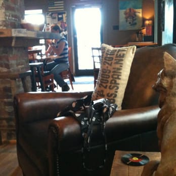 Middleburg Common Grounds - inside - Coffee & Tea Near Me - Middleburg, Virginia Middleburg Common Grounds - inside - Coffee & Tea Near Me - Middleburg, Virginia