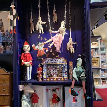Benjamin Pollock's Toy Shop - Toy Stores Near Me - London, XGL