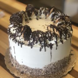 Miss May Designs - Cookies n cream cake