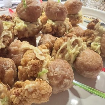 Slice of life - FRIED CHX & GLAAAAAZED DOUGHNUT APPETIZER (I think I just drooled) - Caterers Near Me Slice of life - FRIED CHX & GLAAAAAZED DOUGHNUT APPETIZER (I think I just drooled) - Caterers Near Me