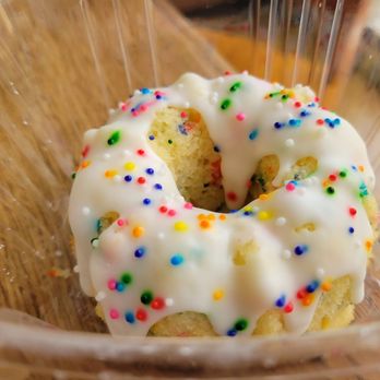 Cali Sweet Cakes - Vanilla Confetti Bundt Cake - Bakeries Near Me Cali Sweet Cakes - Vanilla Confetti Bundt Cake - Bakeries Near Me