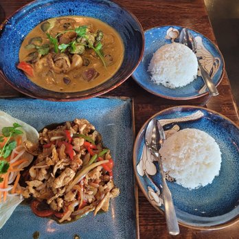 V Lotus - Prawn curry and lemongrass chicken - Vietnamese Near Me - Sugar Land, Texas