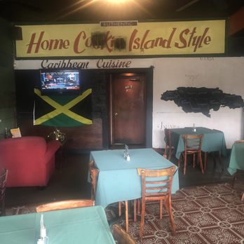 Reggae Hut - Dining area - Caribbean Near Me - Houston, Texas