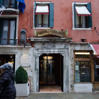 Hotel Saturnia & International - Entry from the walk way side - Hotels Near Me - Venezia, VE