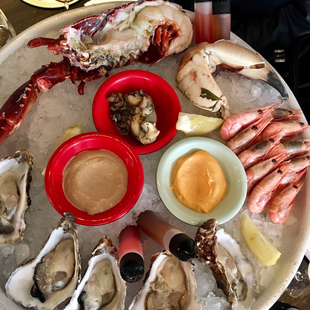 Musling - Seafood platter with oysters, shrimps, lobster, crab and sea snails - Seafood Near Me - København
