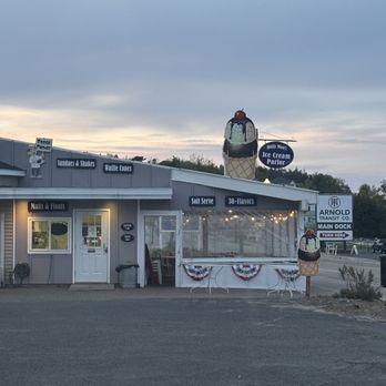 Molly Moos - Ice Cream & Frozen Yogurt Near Me - St. Ignace, Michigan