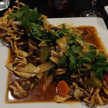 Cafe de Pho-Thai - Egg fried noodles with chicken - Vietnamese Near Me - Estes Park, Colorado